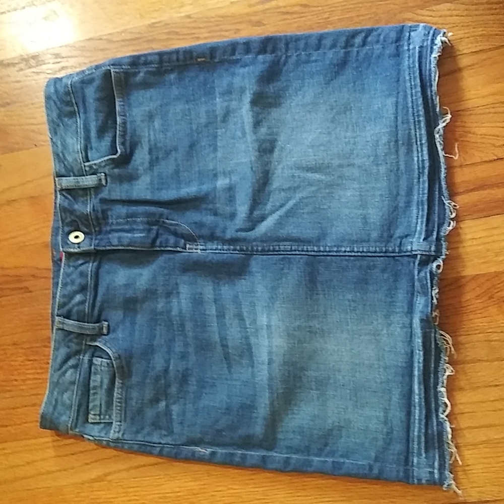 Tommy Hilfiger denim skirt. - Picture 2 of 12